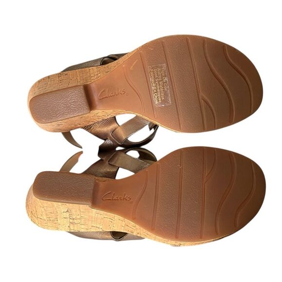Clarks Metallic Leather Sandals w/ Cork Heel - Size 8 - Picture 3 of 4